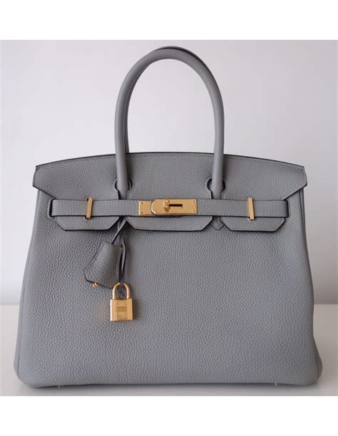 Le sac Hermès Birkin 30 porté par Maeva Ghennam sur son.